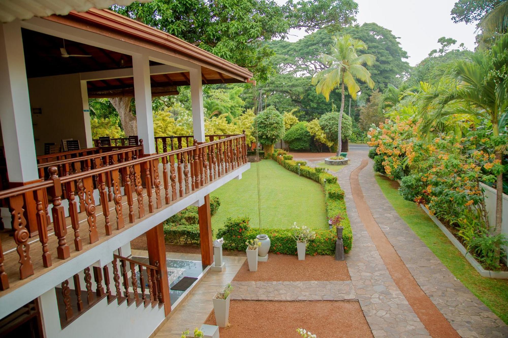 Rockery Villa Ayurveda Bentota Exterior photo